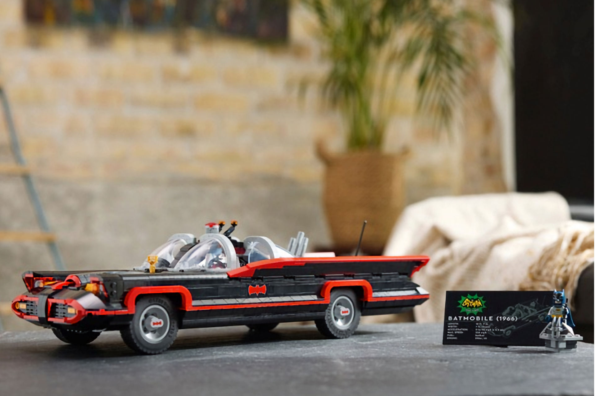 LEGO Batmobile della serie TV Classica: le immagini ufficiali