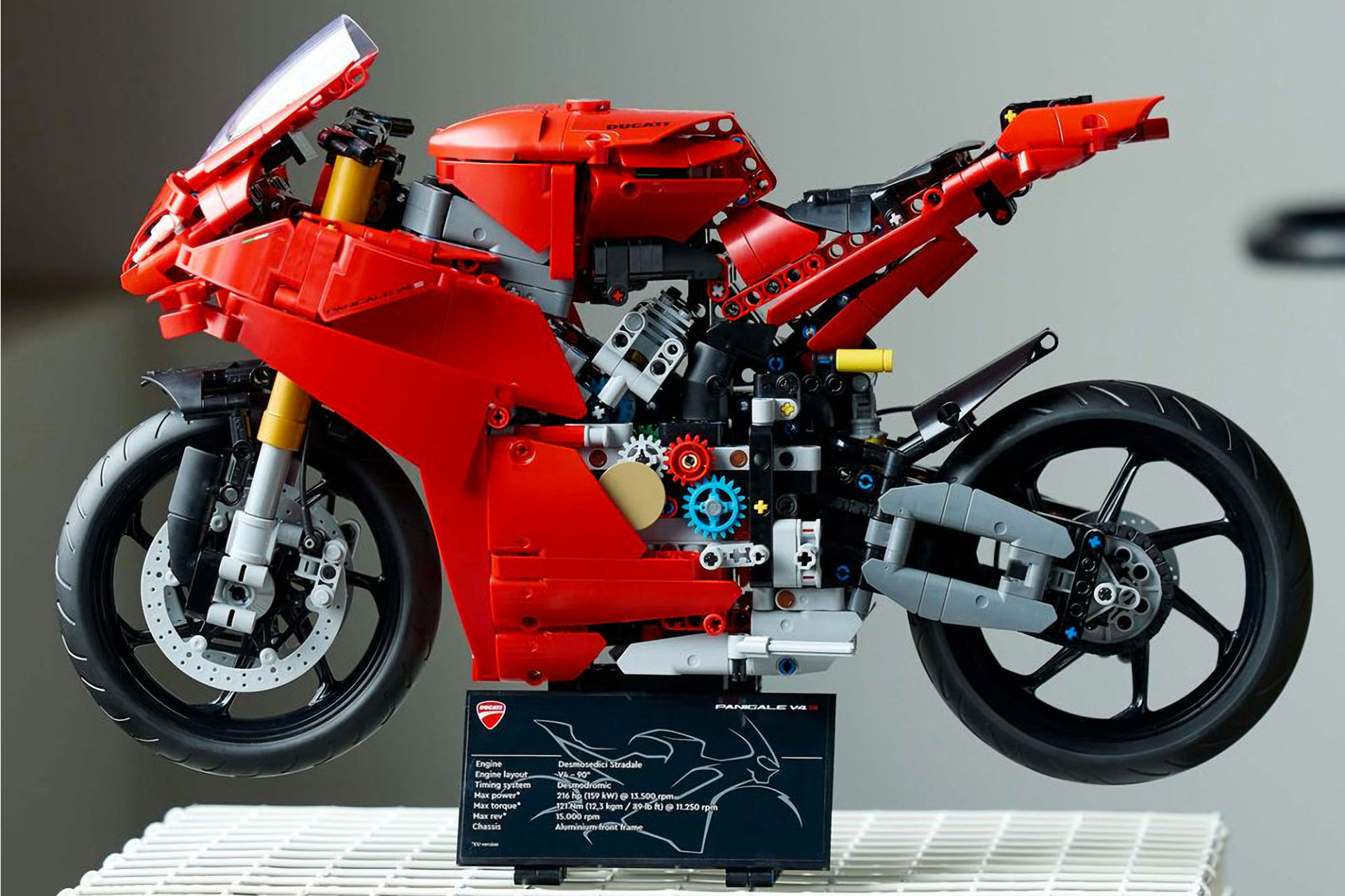 LEGO Technic Ducati Panigale V4 S in arrivo per il 2025