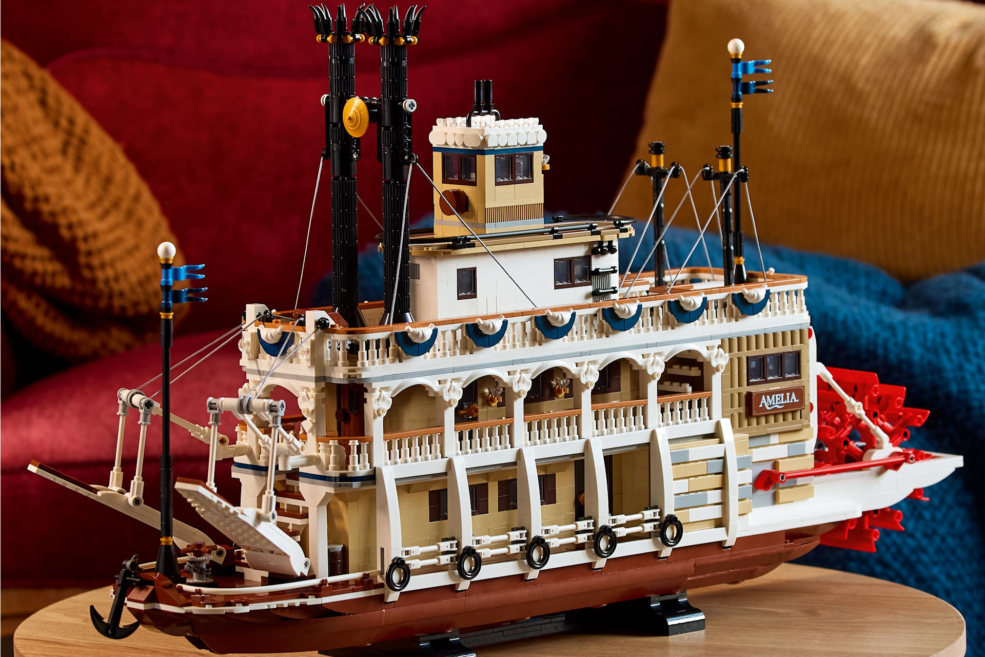 Naviga verso l’avventura con il nuovo LEGO Ideas Battello fluviale